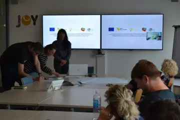 Minitargi w biurowcach Warszawy - UPC